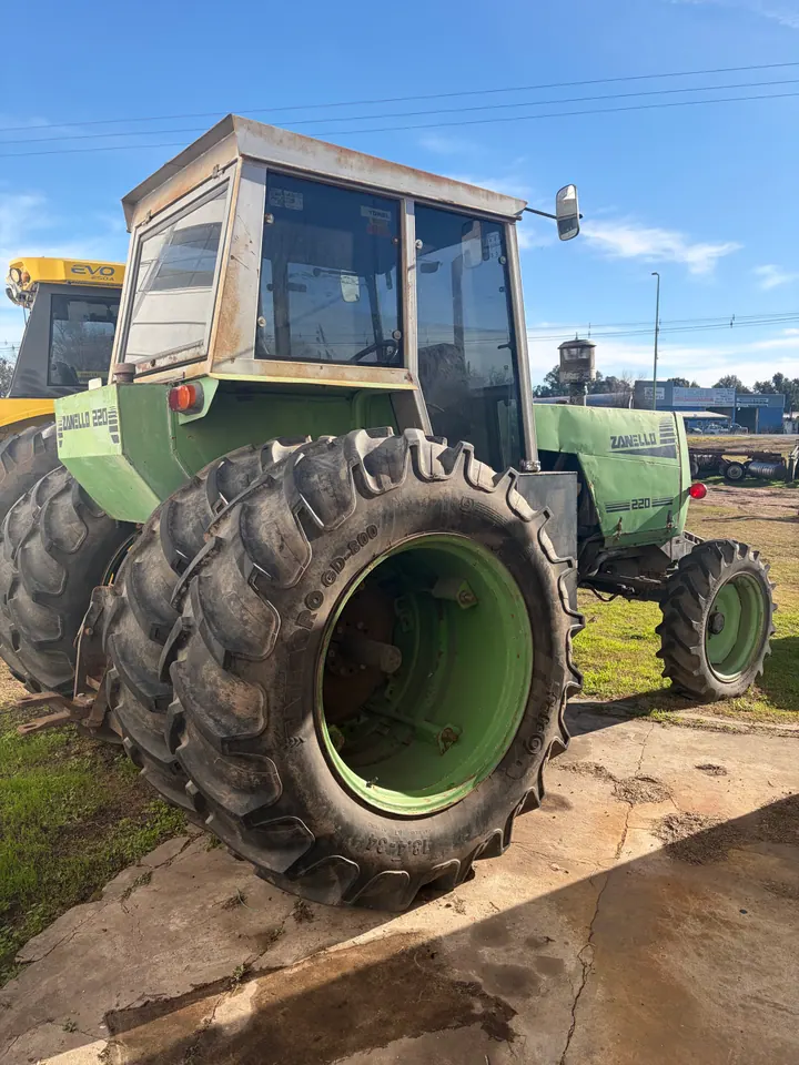 Tractor Zanello 220